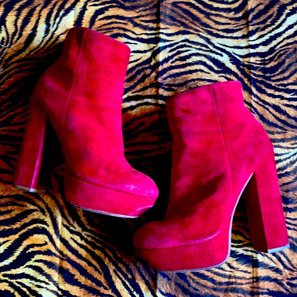 Dolce Vita Red Suede Platforms! Size 8